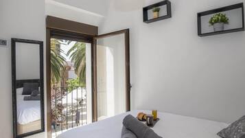 3 bedrooms, desk, iron/ironing board, travel crib