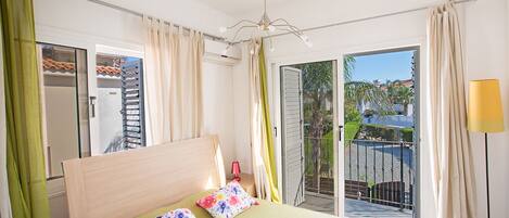 3 bedrooms, in-room safe, iron/ironing board, travel cot