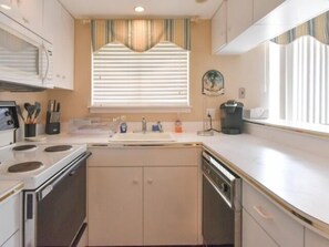 Fridge, microwave, stovetop, dishwasher
