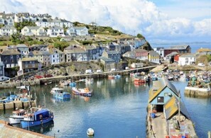 Marina - No.19 - 2 Bed Cottage on SW Coastal path-Outstanding Harbour Views & Parking (Mevagissey)