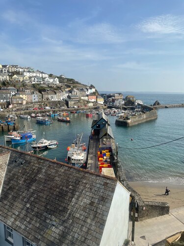 No.19 - Fabulous 2 Bed Cottage  - Outstanding Harbour Views & Parking