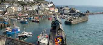 No.19 - Fabulous 2 Bed Cottage  - Outstanding Harbour Views & Parking