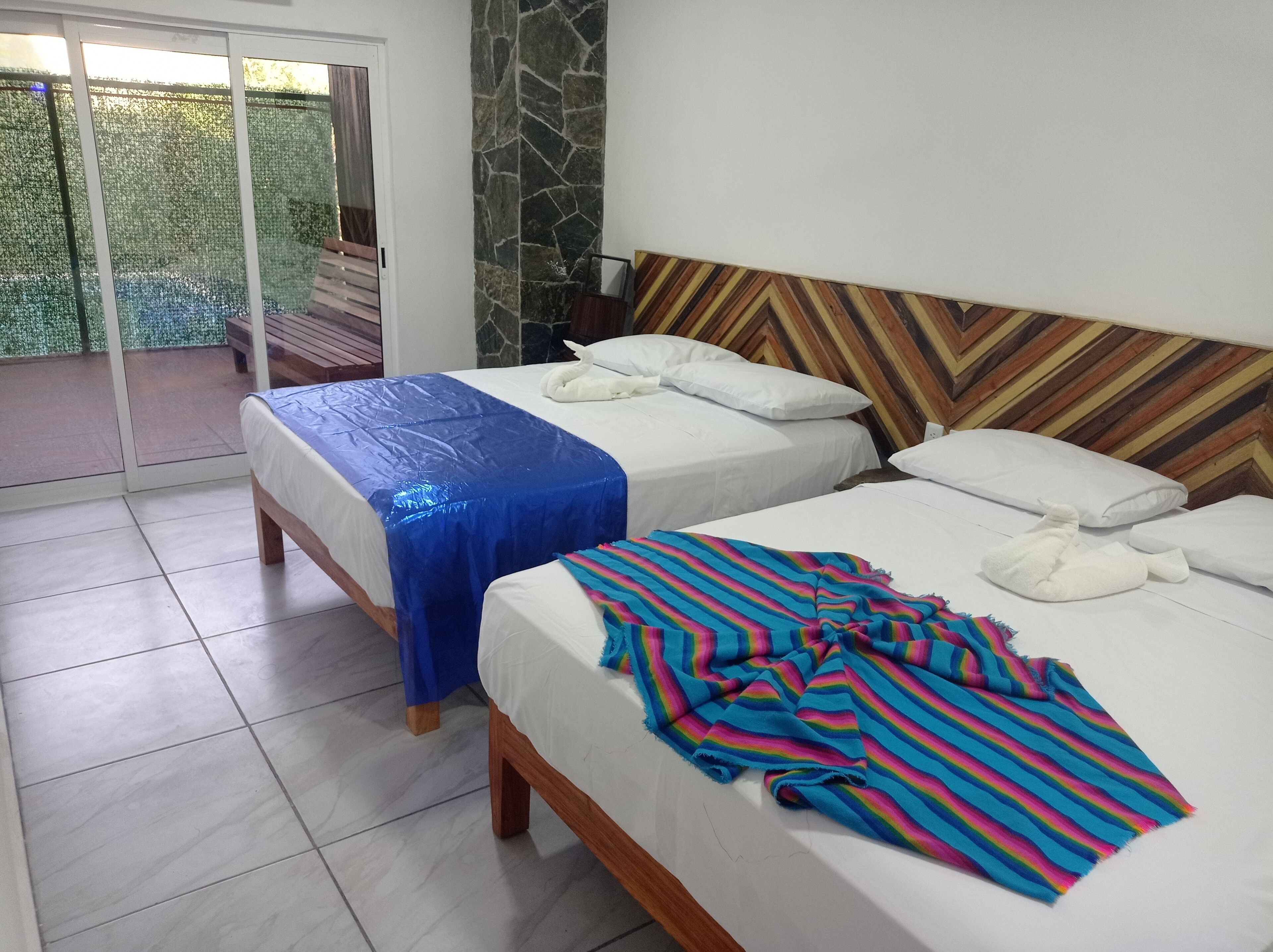 2 室のベッドルーム、WiFi (無料)