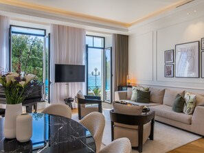 Télévision, cheminée