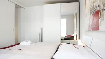 In-room safe, individually furnished, desk, laptop workspace