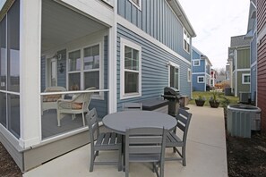 Balcony - Splash Haven (Ottawa)