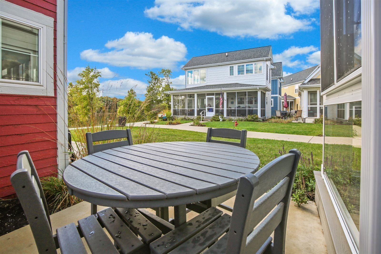 Nhà (Simply Bliss #12) | Ban công