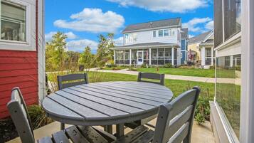 House (Simply Bliss #12) | Balcony