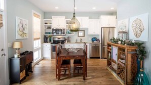 Maison (Harbor Haven) | Cuisine privée | Cafetière-théière, réfrigérateur, four à micro-ondes, lave-vaisselle
