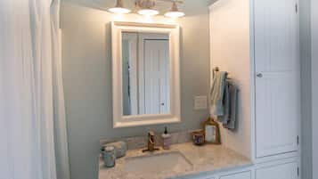 House (Harbor Haven) | Bilik Mandi