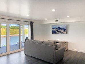 Casa, varias camas (Last Call Never) | Sala de estar