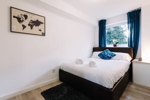 2 bedrooms, iron/ironing board, WiFi, bed sheets - Cosy Josephine Court (Reading)
