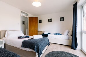 2 bedrooms, iron/ironing board, WiFi, bed sheets - Cosy Josephine Court (Reading)
