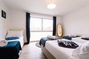 2 bedrooms, iron/ironing board, WiFi, bed sheets - Cosy Josephine Court (Reading)