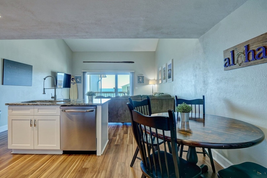 2 Bedroom Oceanview Condo - Surf City, NC