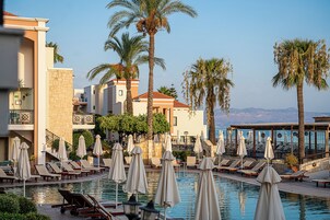 3 piscinas al aire libre, sillones reclinables de piscina