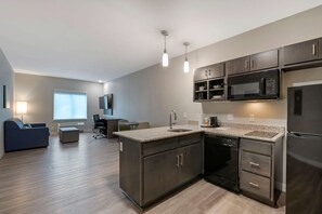 Desk, laptop workspace, blackout drapes, iron/ironing board - MainStay Suites Cincinnati University - Uptown (Cincinnati)