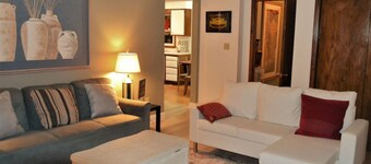Arhaus 2 : experience a chic and inviting accommodation in Grand Forks. 