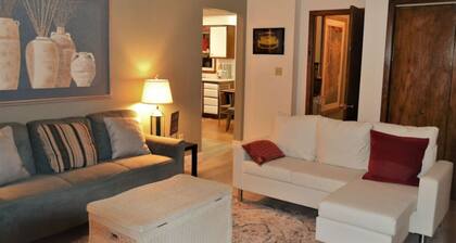 Arhaus 2 : experience a chic and inviting accommodation in Grand Forks.