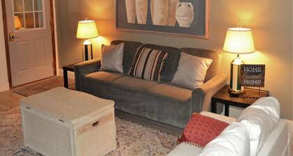 Arhaus 2 : experience a chic and inviting accommodation in Grand Forks.