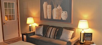 Arhaus 2 : experience a chic and inviting accommodation in Grand Forks.
