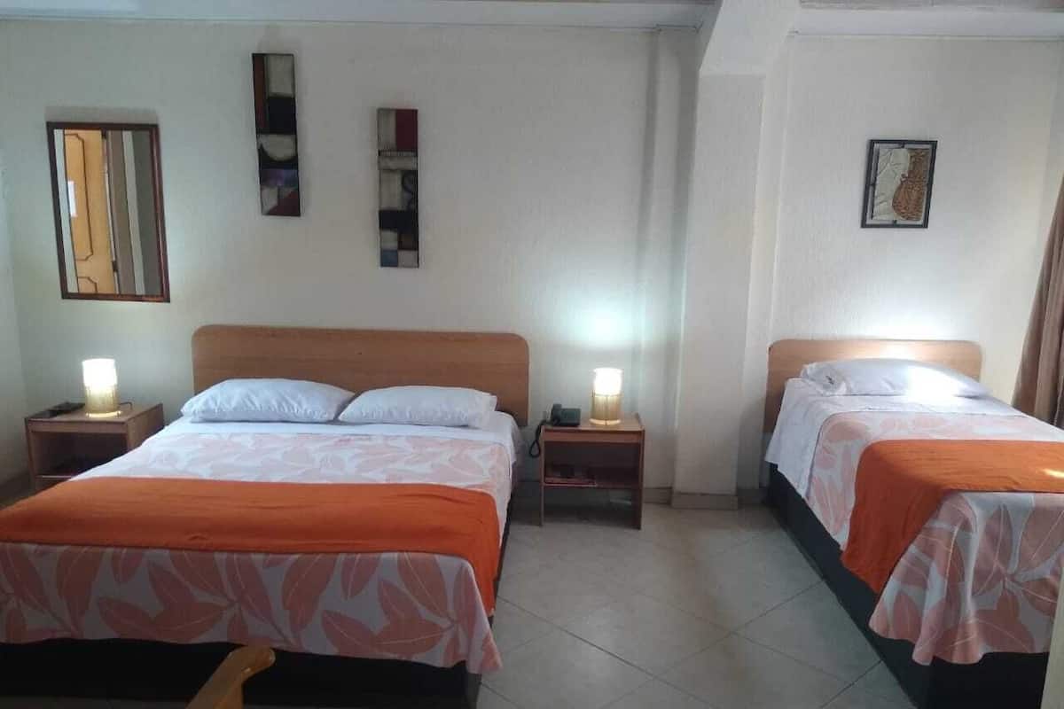 4 habitaciones, caja de seguridad en la habitación y cortinas blackout
