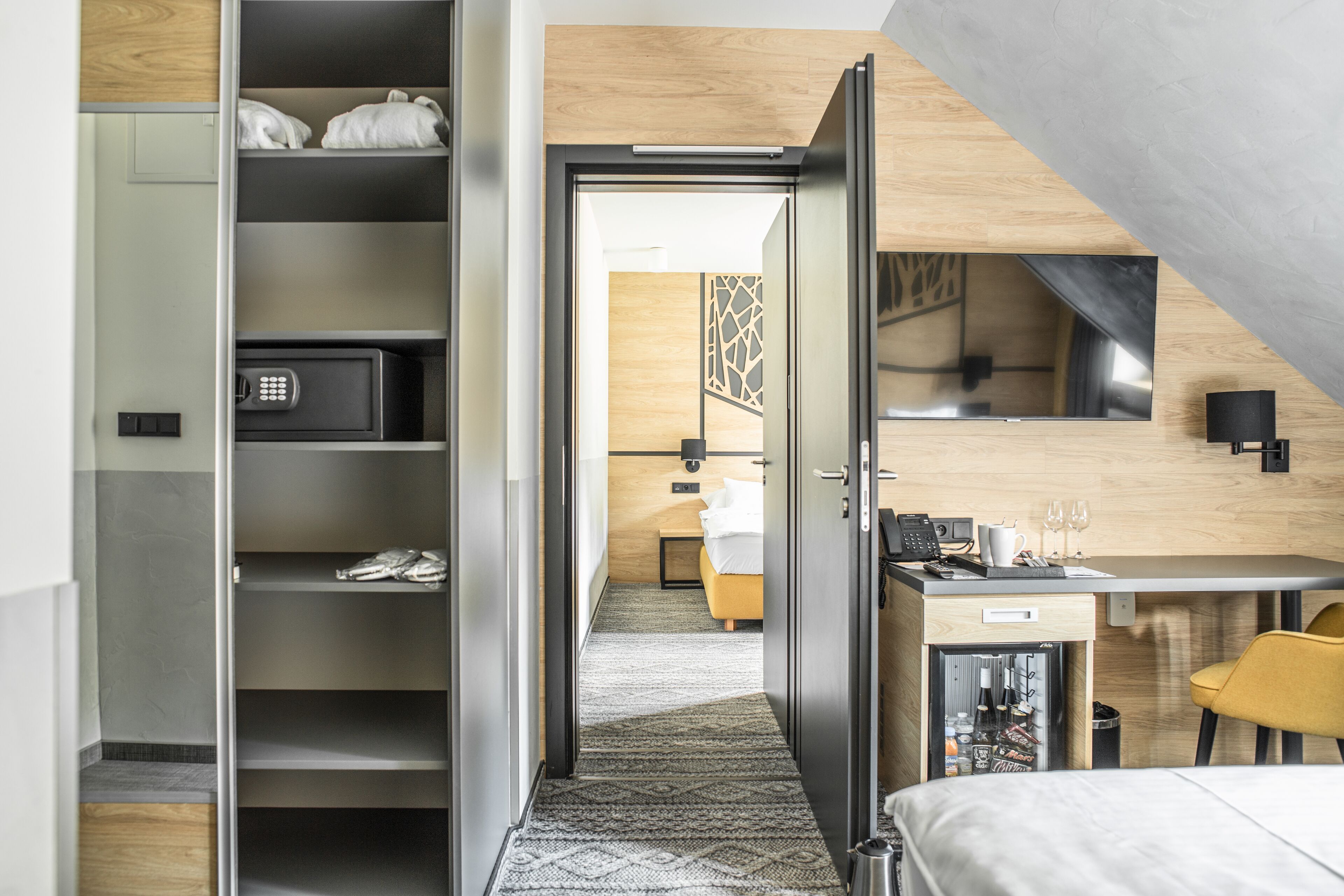 Caja de seguridad en la habitación, cortinas blackout y wifi gratis 