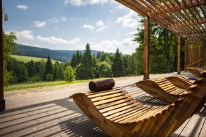 Banheira de hidromassagem, sauna a vapor, massagens desportivas