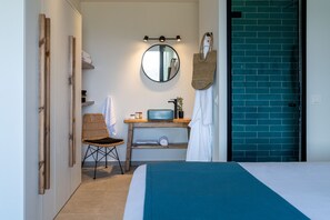 Deluxe Suite, Sea View | Bathroom | Shower, rainfall showerhead, designer toiletries, hair dryer - Pignolia Suites - Adults Only (Ierapetra)