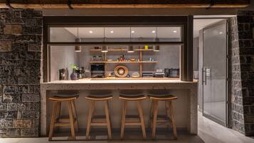 Bar við sundlaugarbakkann