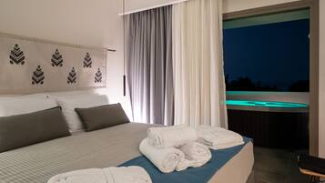 Premium bedding, in-room safe, individually decorated