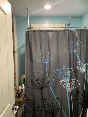 花灑/浴缸組合、風筒、提供毛巾、番梘