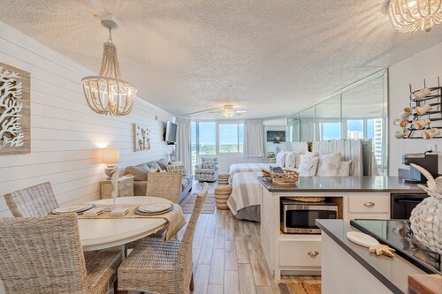 Beach Front Studio Condo Complimentary Beach Service March 1-October 31