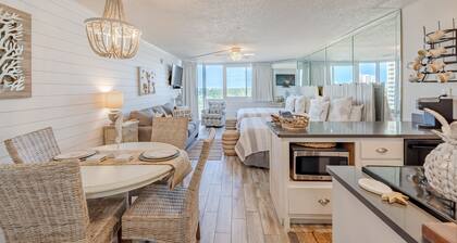 Beach Front Studio Condo Complimentary Beach Service March 1-October 31