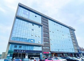 View from property - Ji Hotel(shanghai Hongqiao Trans Hub Xujing Branch (Shanghai)
