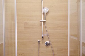 Shower, bidet, towels - RS305 - Marcelli, new beachfront two room apartment (Marcelli)