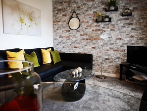 Living area - Mycosy 605, 1 BR Apartment, Great Location - Paisley (Paisley)