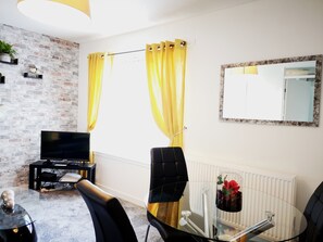 Dining - Mycosy 605, 1 BR Apartment, Great Location - Paisley (Paisley)