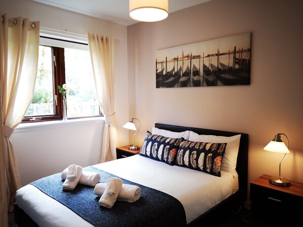 1 bedroom, iron/ironing board, Internet, bed sheets - Mycosy 605, 1 BR Apartment, Great Location - Paisley (Paisley)