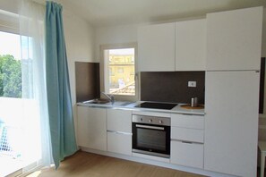Fridge, oven - RS306 - Marcelli, studio apartment facing the sea (Marcelli)
