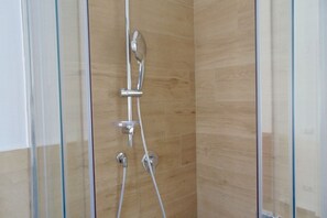 Doccia, bidet, asciugamani