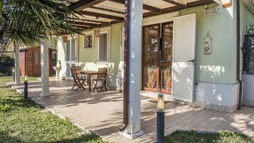 屋外ダイニングエリア