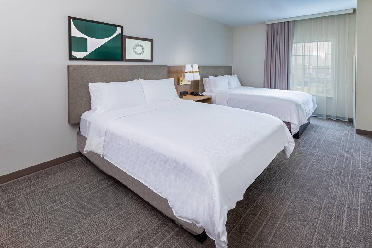 办公桌、床单