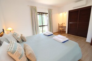 2 Schlafzimmer, Zimmersafe, Bügeleisen/Bügelbrett, Reisekinderbett