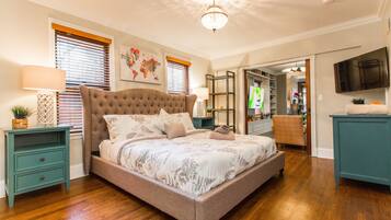 4 bedrooms, memory foam beds, iron/ironing board, free WiFi