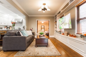 Smart TV, fireplace