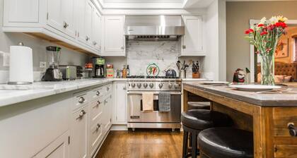 GROUP LUX in Old Town 4bd/3ba (+Rooftop/Parking)