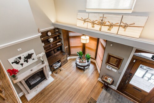 GROUP LUX in Old Town 4bd/3ba (+Rooftop/Parking)