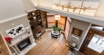 GROUP LUX in Old Town 4bd/3ba (+Rooftop/Parking)