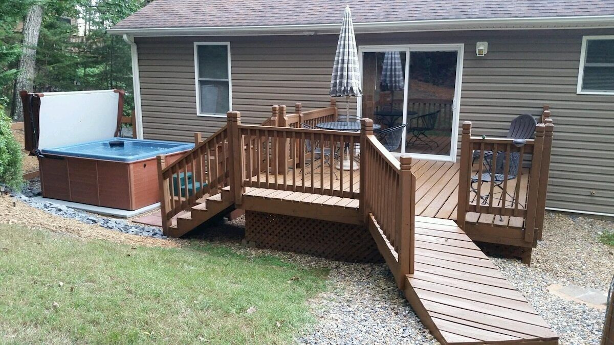 In Resort, NEW GAME ROOM,  private HOT TUB w/ deck , 1mi to slopes 